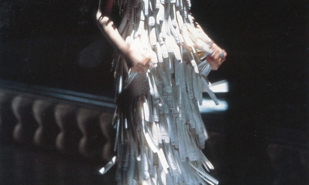 ERIN O’CONNOR DISCUSSES PERFORMANCE AND MCQUEEN