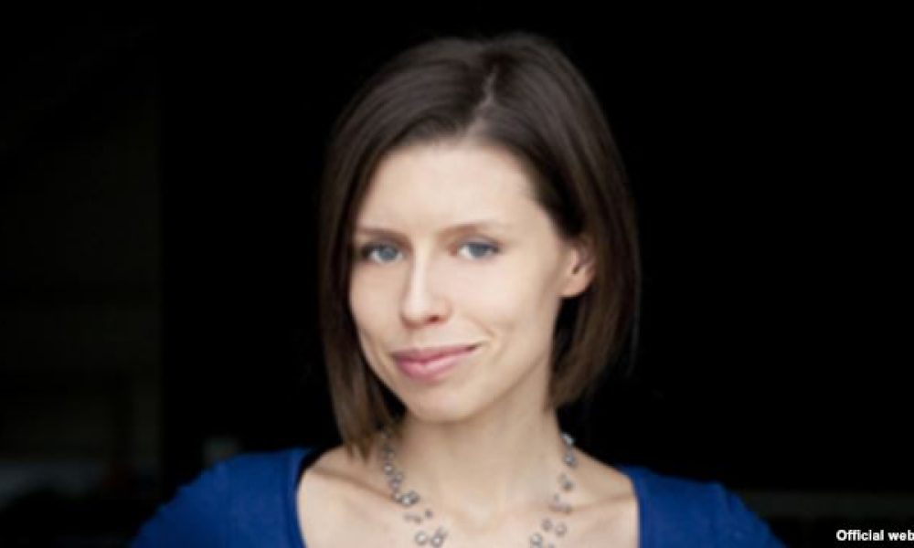 THE JOURNALIST: MARA HVISTENDAHL